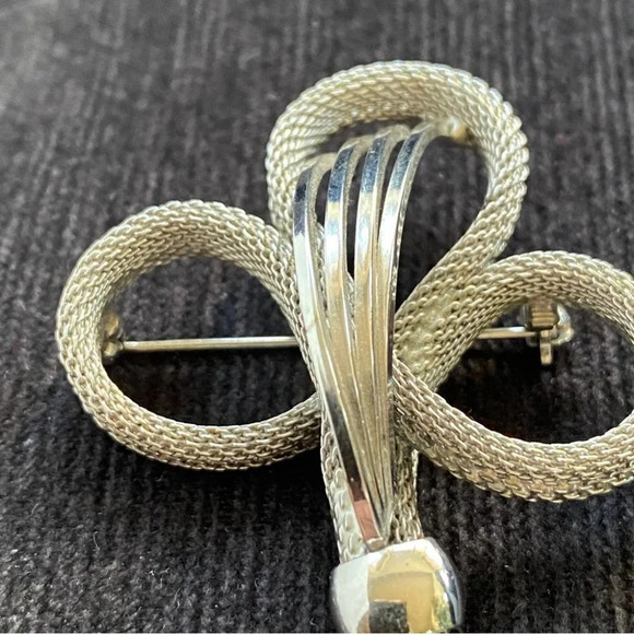 Vintage Art  Nouveau Silver Bow Modernist Brooch Pin with Dangling Tassels - Picture 6 of 8